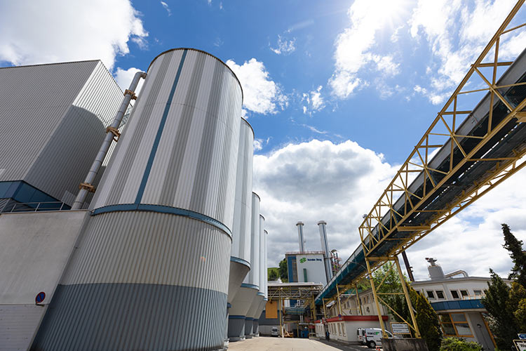 Wirbelschichtofen zur thermischen Reststoffverwertung und Energieerzeugung