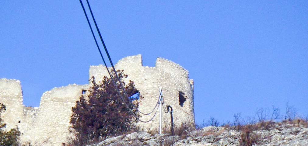 Overhead lines to the castle