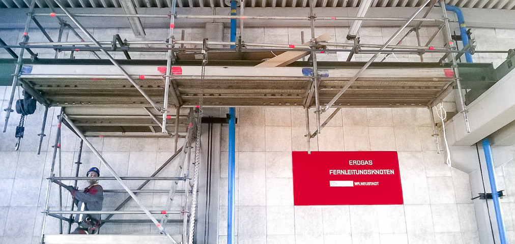 Crane gantry