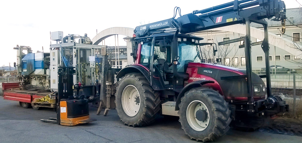 Maschinenübersiedelung Kremsmüller Spezialtraktor
