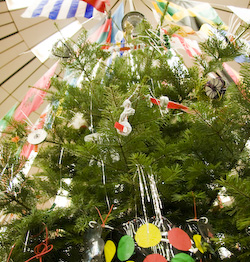 Der Hartheim-Christbaum in der UNO-City