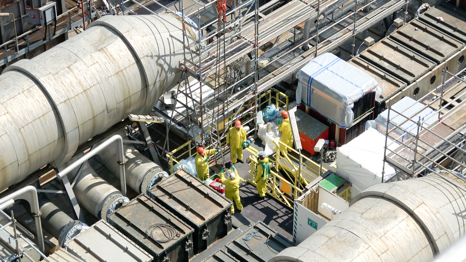 Kremsmüller bei Arbeiten an der OMV SNOx Anlage. | Kremsmüller during work on the OMV SNOx plant.