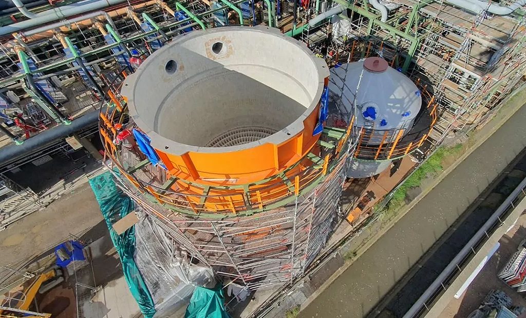 Baustelle von Aurubis AG für umweltfreundliche Fernwärmeversorgung